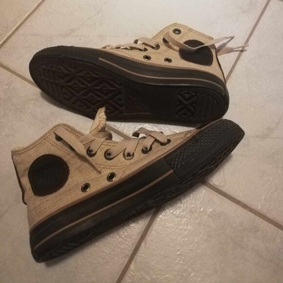 Converse High Top Chuck Taylor - Picture 1 of 7